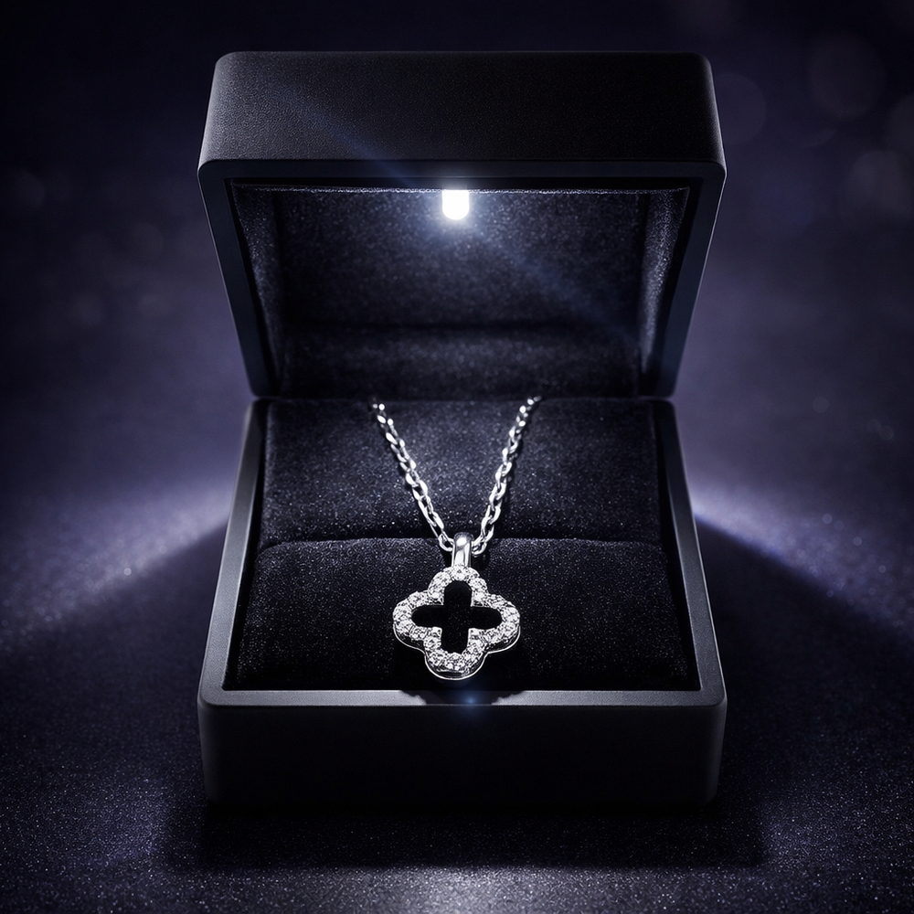 316L Çelik Gümüş Renk Zirkon Taşlı Siyah Yonca Model Kadın Kolye