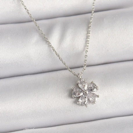 Pirinç Gümüş Renk Zirkon Taşlı Çiçek Model Kadın Kolye