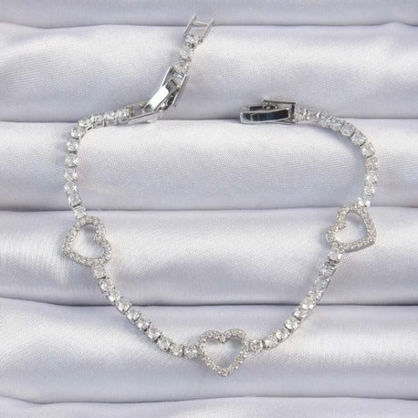VIP Pirinç Vip Seri Gümüş Renk Zirkon Taşlı Su Yolu Tasarımlı Kalp Bileklik