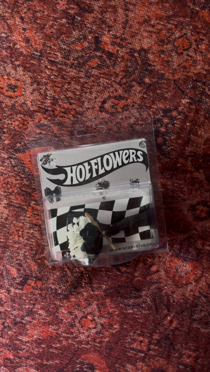 HOTFLOWERS Siyah   Beyaz Mini Buket