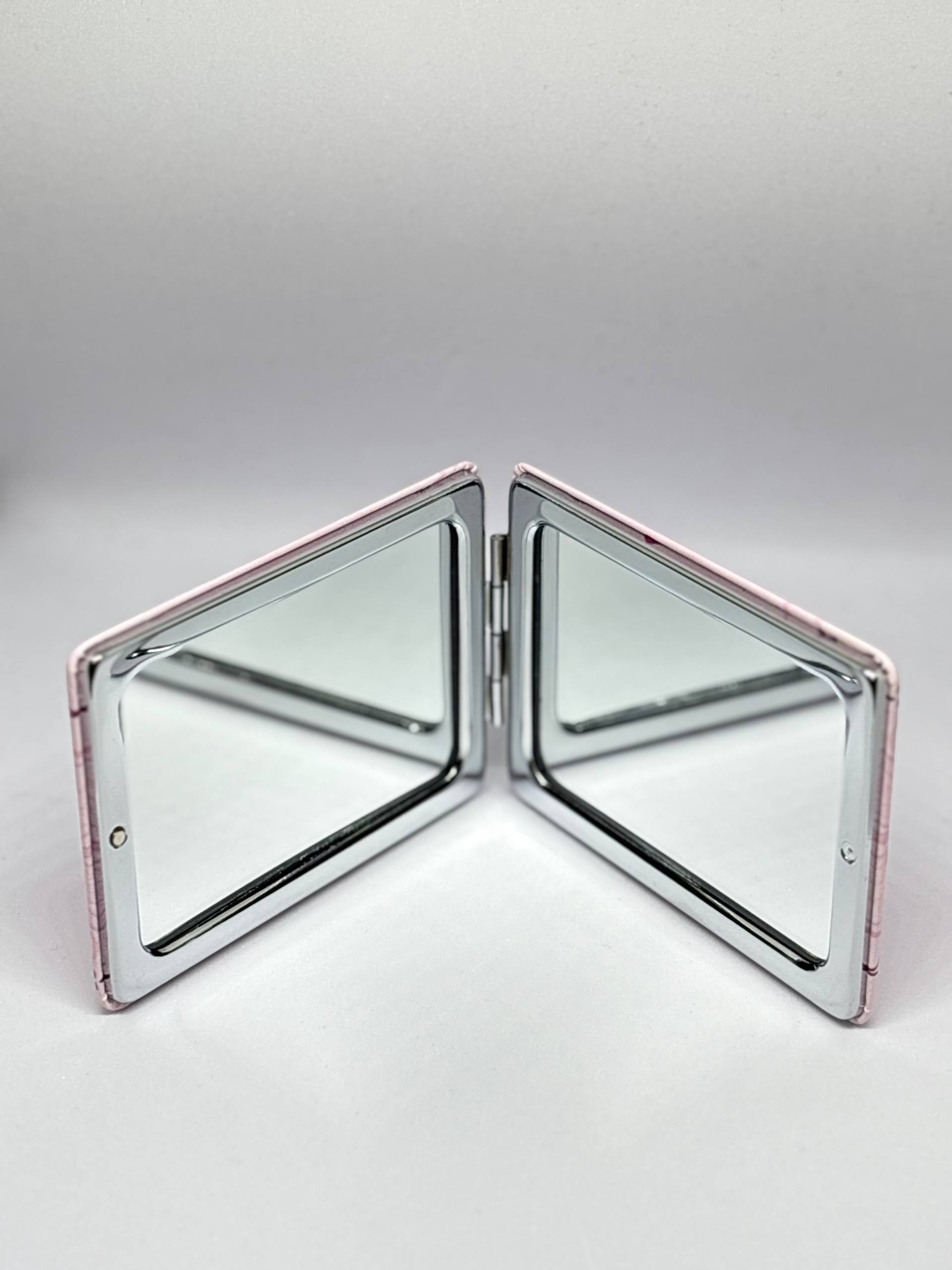 İthal Pembe Kurdeleli Makyaj Cep Aynası