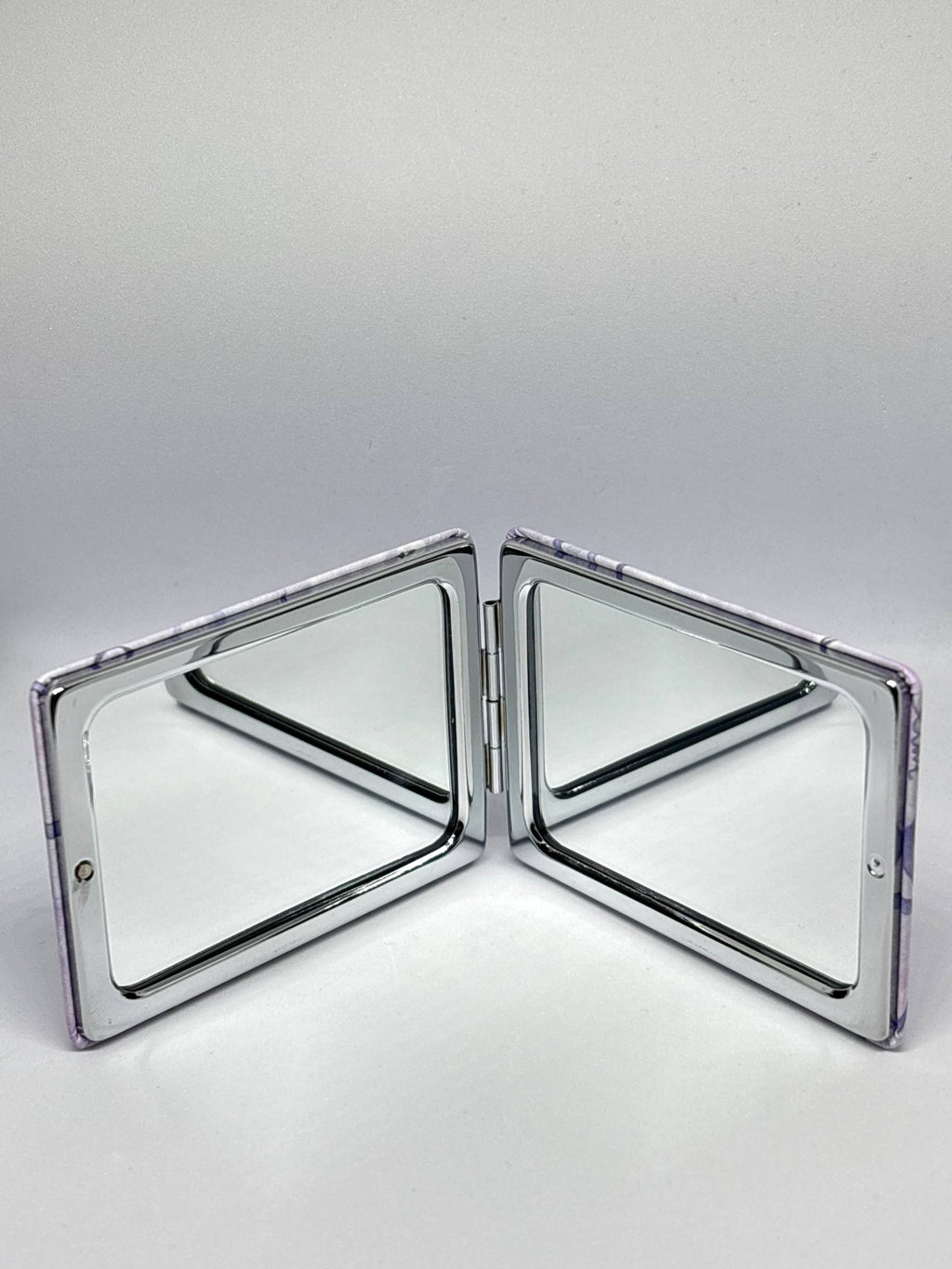 İthal Mor Kurdeleli Kelebekli Makyaj Cep Aynası