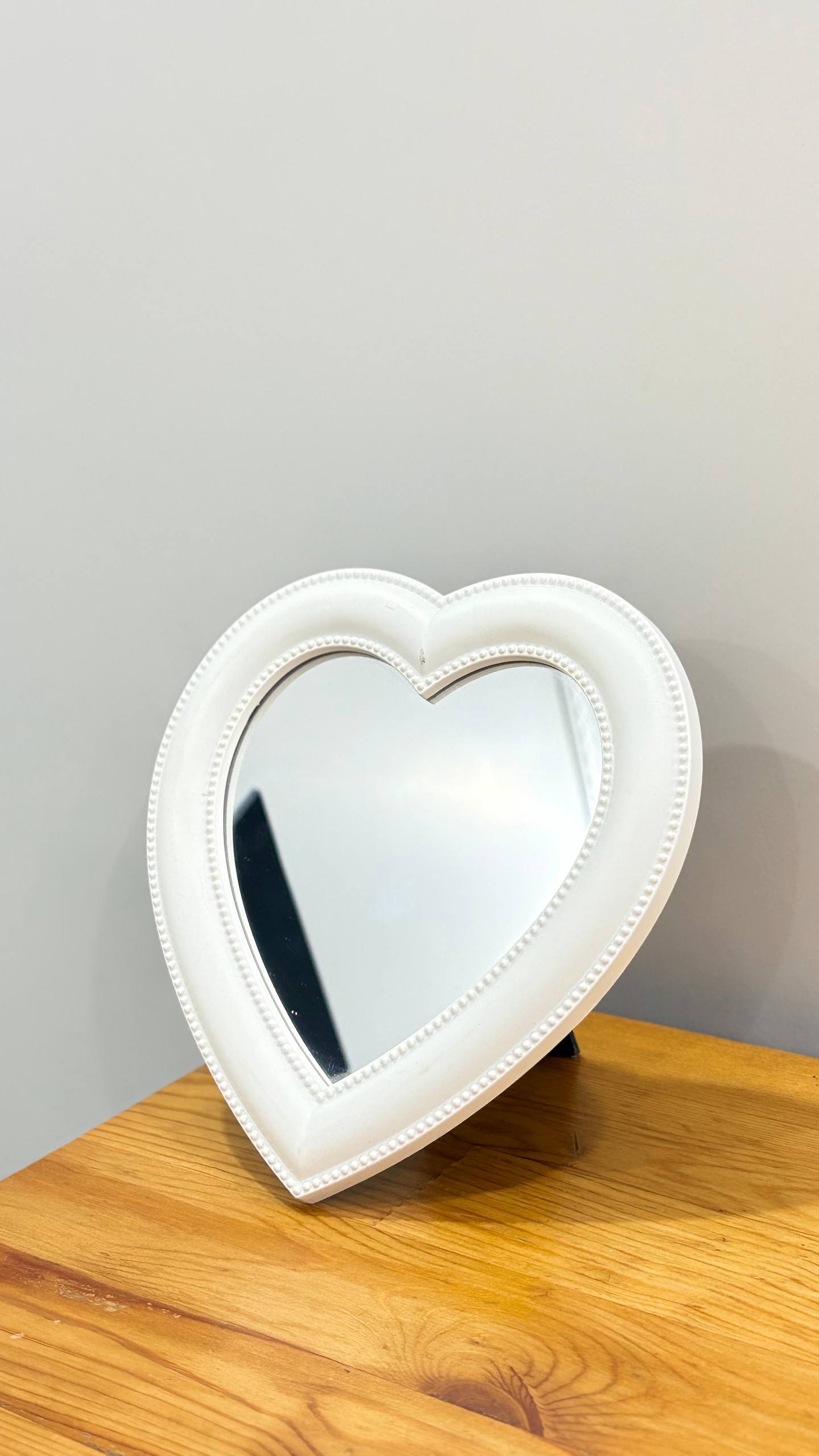 Beyaz Renk Kalp Makyaj Aynası